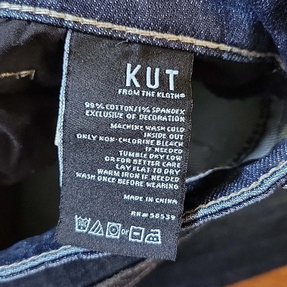 KUT From the Kloth Straight leg jeans sz 8